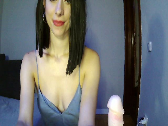 Live sex webcam photo for Emi_Bliss #265520898