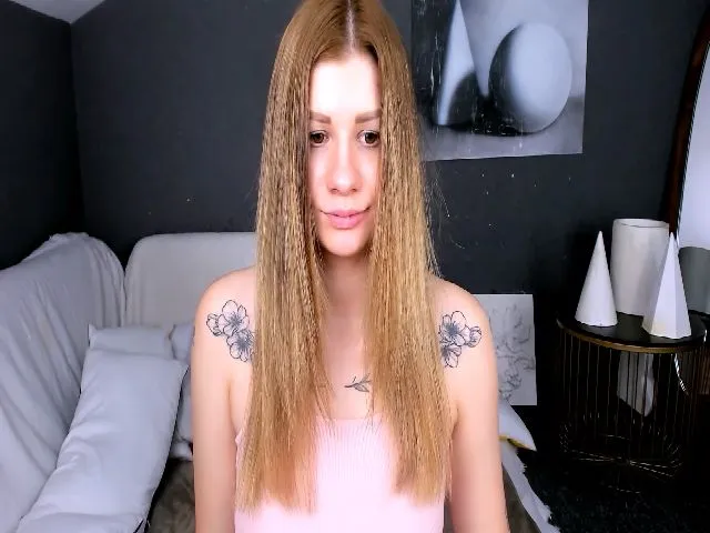 Live sex webcam photo for JuicyHelenX #254061496