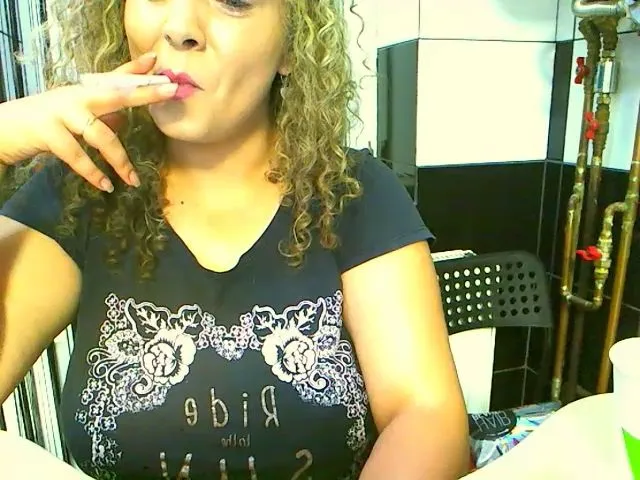 Live sex webcam photo for Lesby2Squirty #252333806