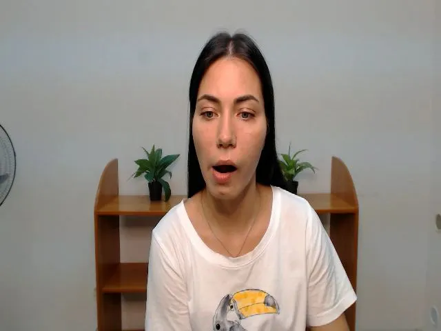 Live sex webcam photo for JasmineGreyz #262796250