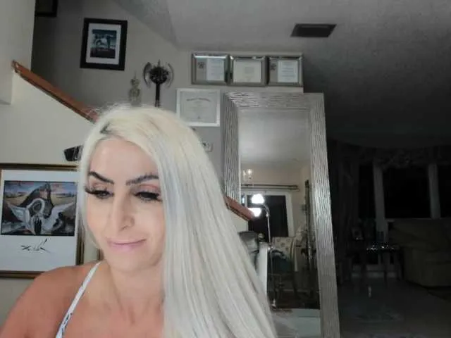 Live sex webcam photo for adrianna_fox #287953034