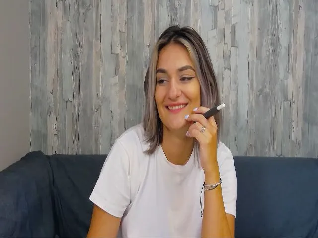 Live sex webcam photo for SecretAmber #255599699