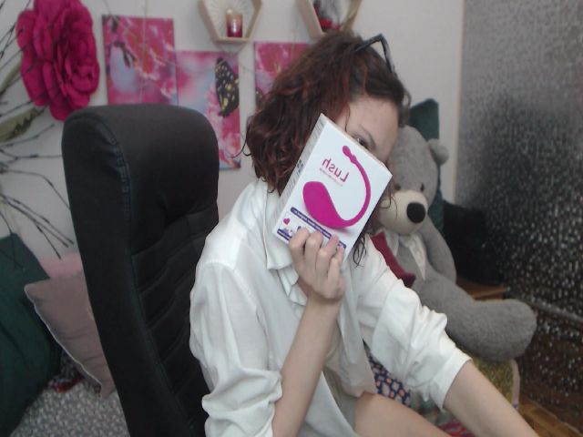 Live sex webcam photo for IrisNichols #252611711