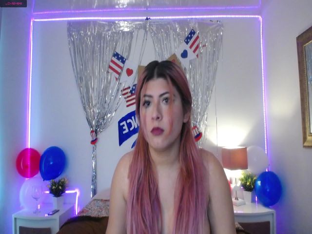 Live sex webcam photo for NicolSaenz #252850346