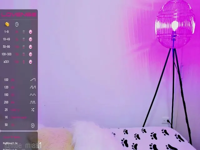 Live sex webcam photo for Little_Miaa1 #256216041