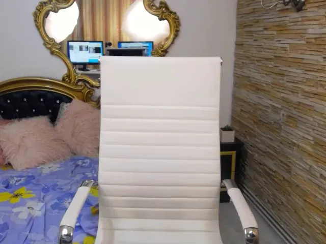 Live sex webcam photo for MissElisabeth #259655901