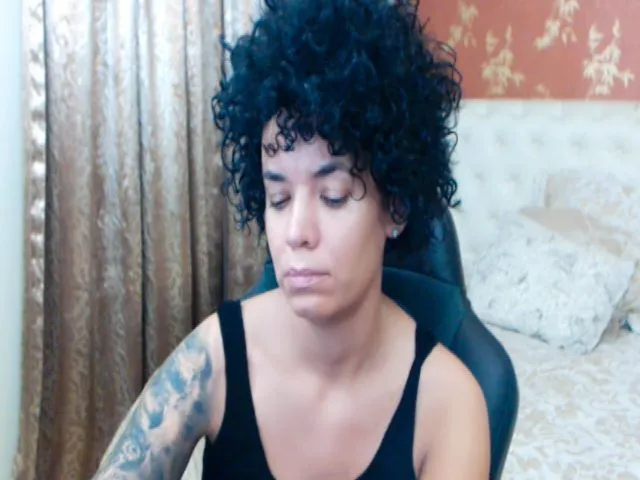 Live sex webcam photo for LaraAnne_ #257731828