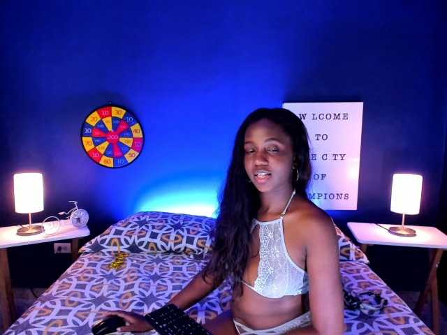 Live sex webcam photo for HaileyVans #241121670