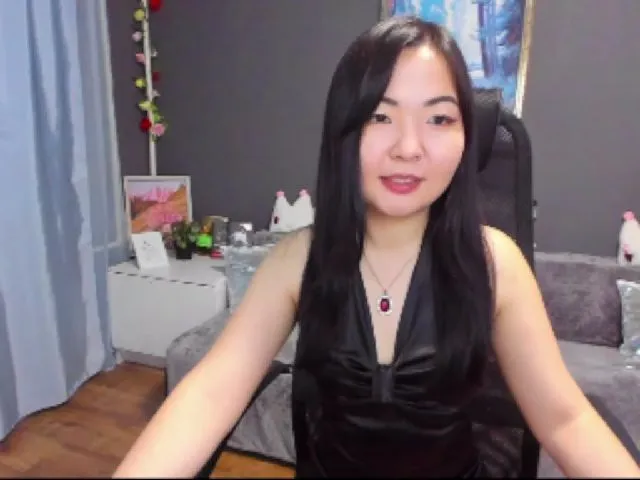 Live sex webcam photo for Queentini #254291952