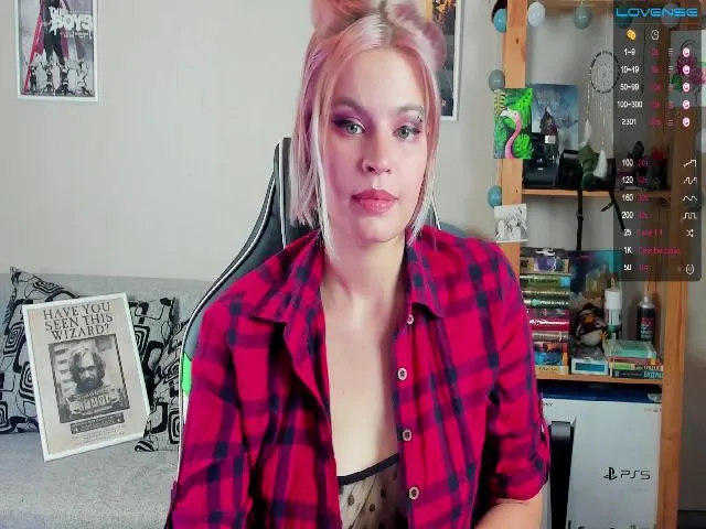 Live sex webcam photo for Sky_Drag0n #254990524