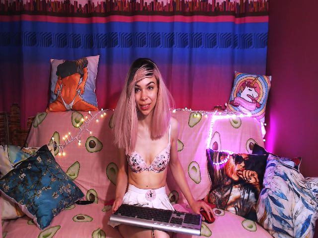 Live sex webcam photo for Lolly_Goddess #265431571