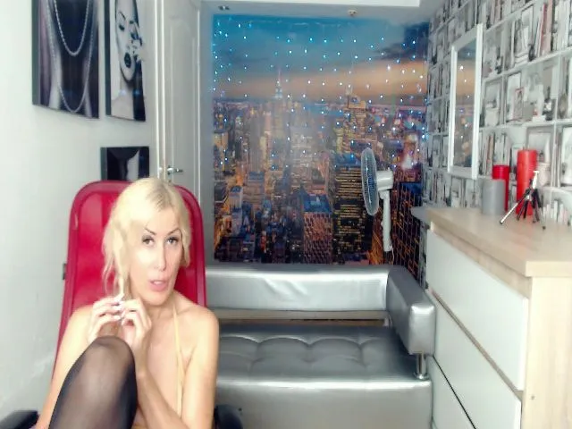 Live sex webcam photo for Lovely_della #263975542