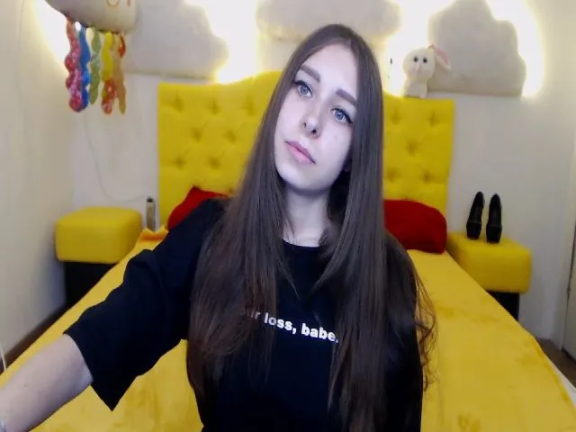 Live sex webcam photo for LindaJason #255944220