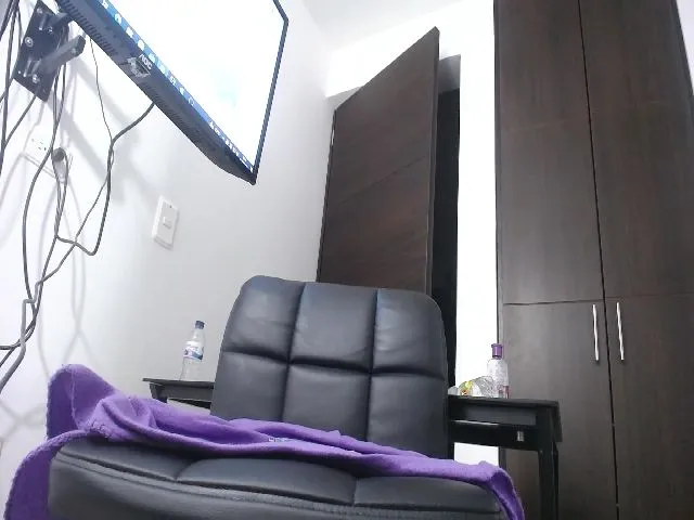 Live sex webcam photo for Darlaa__doll #264105292