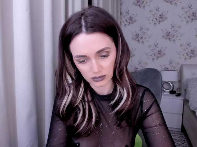 Live sex webcam photo for jessykm123 #241379322