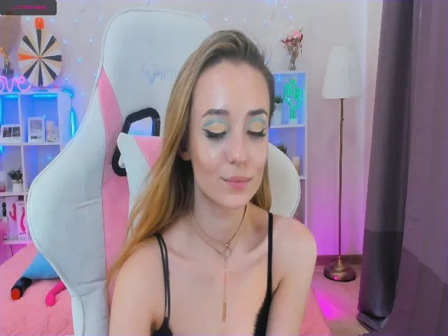 Live sex webcam photo for Karlee_Grey_ #259863433
