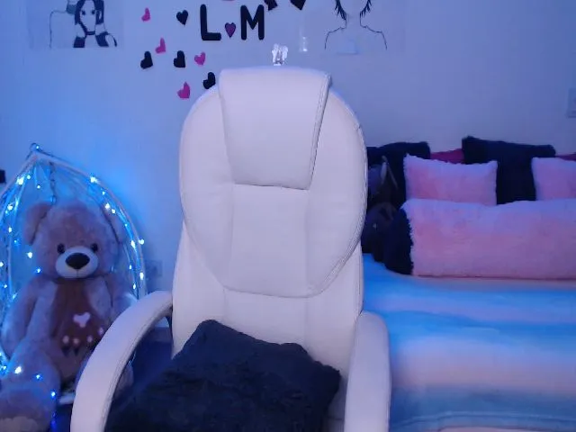 Live sex webcam photo for Laura_R23 #261523701