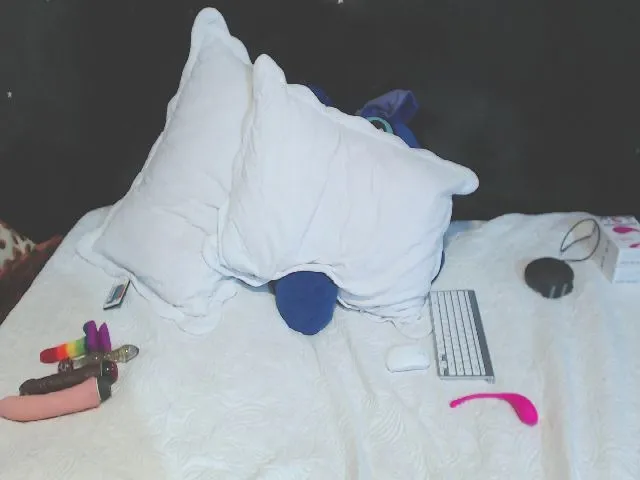 Live sex webcam photo for GiaElliot #255393560