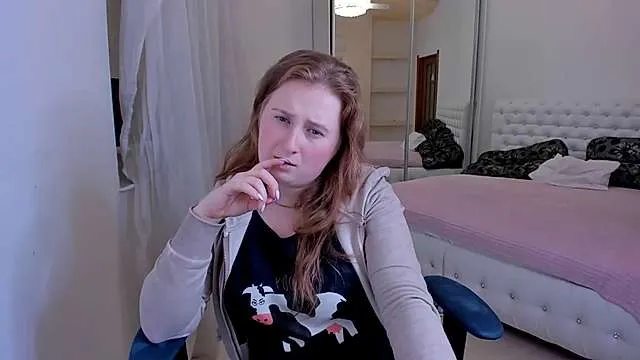 Live sex webcam photo for CotoniKandy #245076463