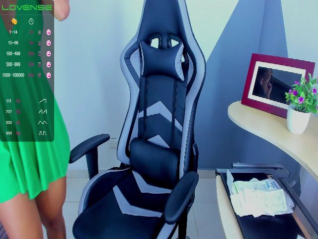 Live sex webcam photo for Kimberly_hot2 #265492682