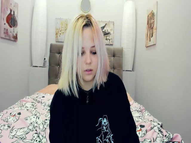 Live sex webcam photo for Helokit #261892825