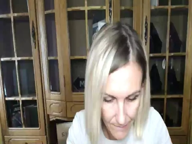 Live sex webcam photo for MiliEsiens #259842487