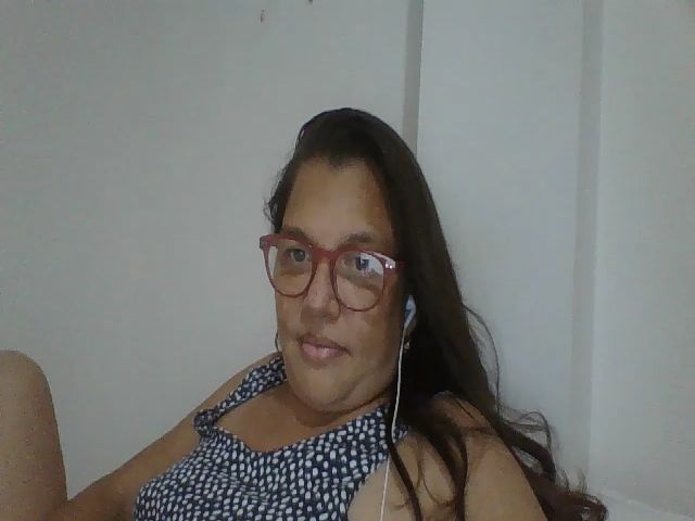 Live sex webcam photo for SweetLola01 #259033229