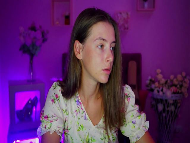 Live sex webcam photo for GloriaElmers #263484254