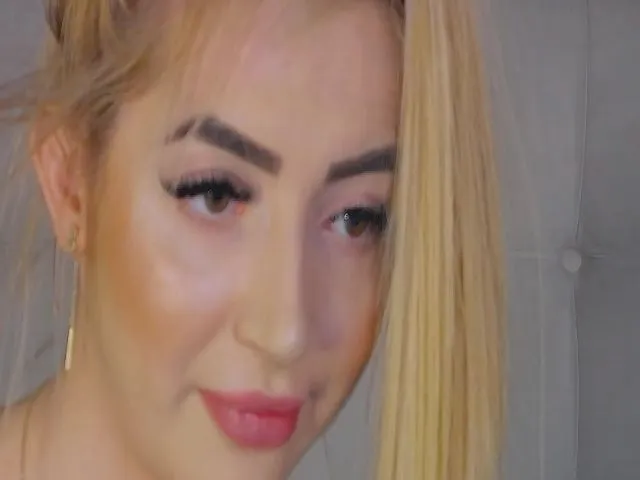 Live sex webcam photo for JuliaJuliette #264803569