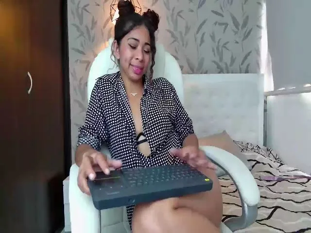 Live sex webcam photo for Katie_teen #253147581