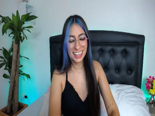 Live sex webcam photo for Mairerf #255372089