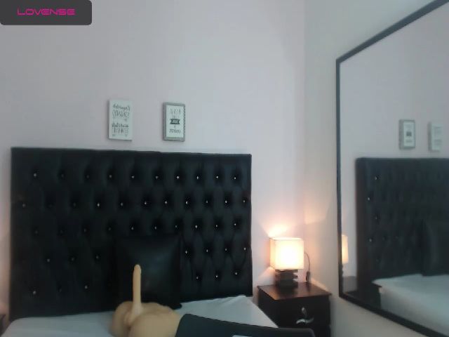 Live sex webcam photo for Shantal_19 #264012706