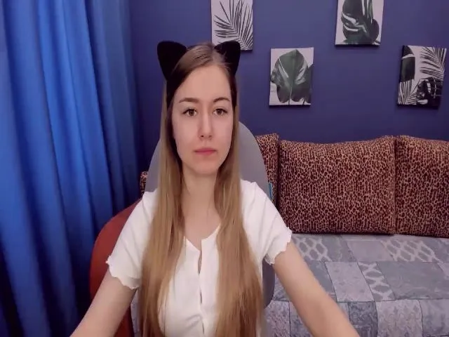 Live sex webcam photo for LorraineIce #258085026