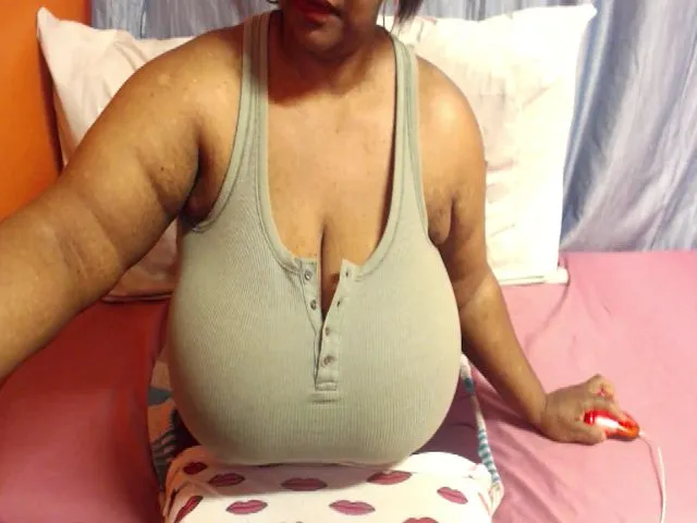 Live sex webcam photo for Sweetnozie #256229718