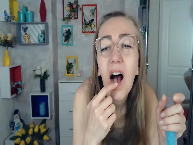 Live sex webcam photo for Greybunny #262560545
