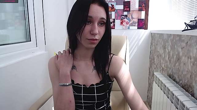 Live sex webcam photo for GoddessAfina #244946856