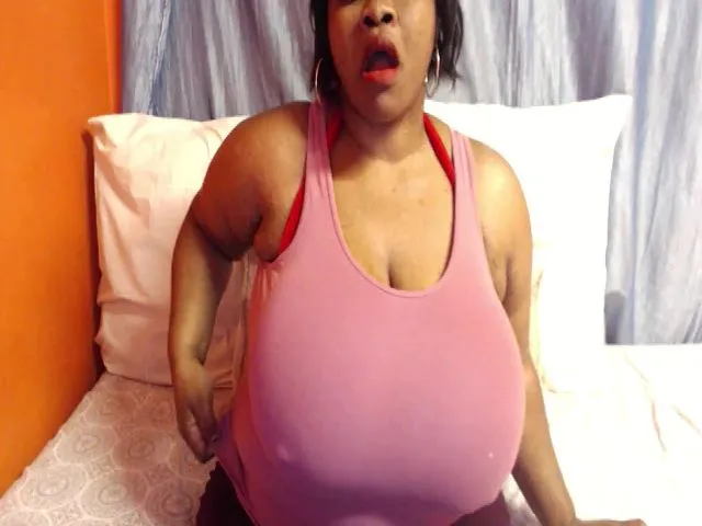 Live sex webcam photo for Sweetnozie #263590191