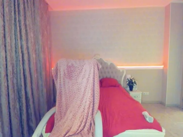 Live sex webcam photo for MileyDreams #258893013