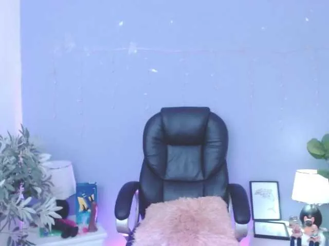 Live sex webcam photo for Catalina-Rose #253329777