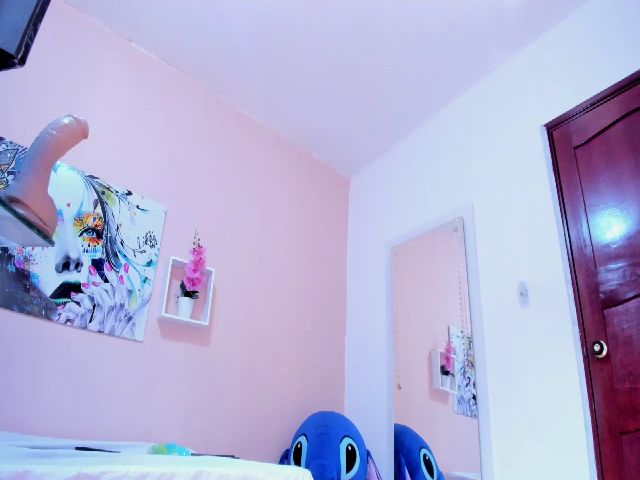 Live sex webcam photo for ZOE_CAT #260015791