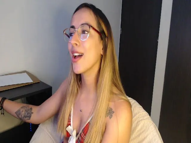 Live sex webcam photo for April_dew #256295841