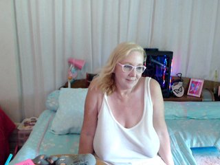 Live sex webcam photo for LisaLinny #240740339