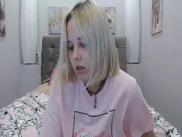 Live sex webcam photo for Helokit #254107902