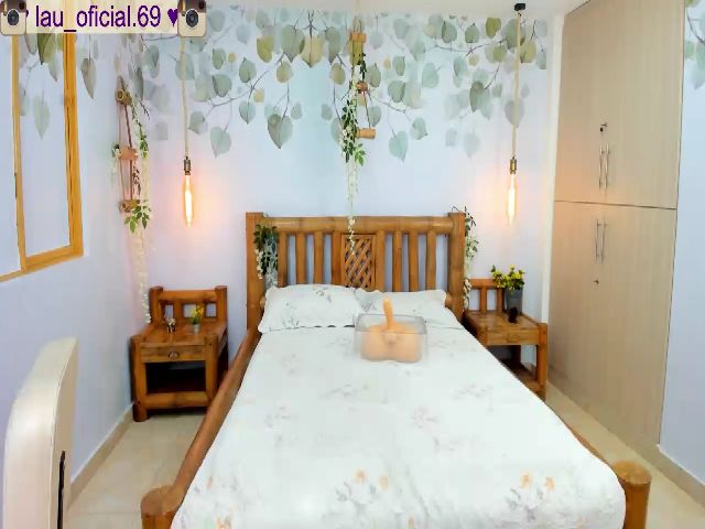 Live sex webcam photo for Prettypervyyx #258477340