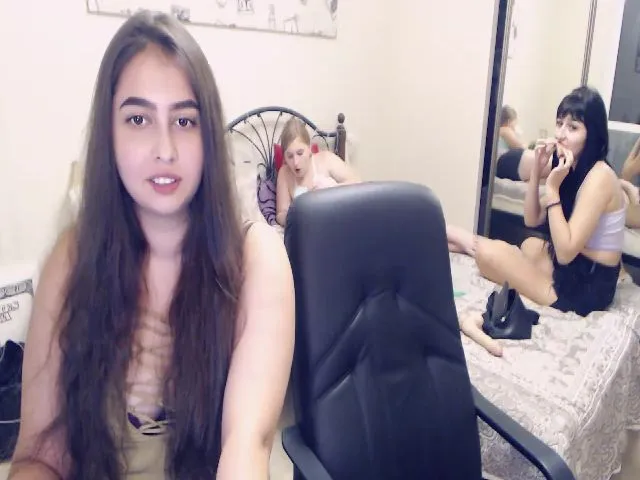 Live sex webcam photo for Hot__Moon #264418618