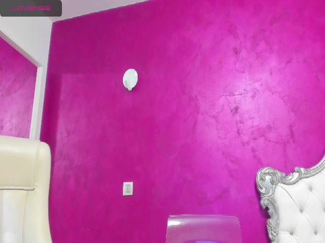 Live sex webcam photo for AimeeTeen #253730741