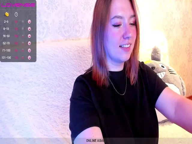 Live sex webcam photo for MoaningLisa_ #255320132