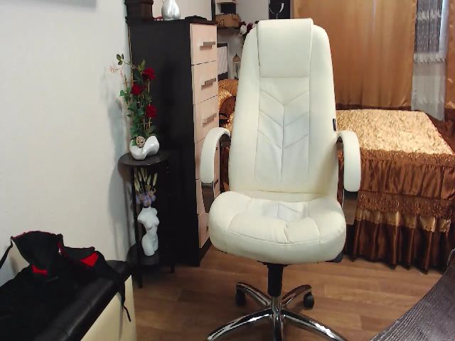 Live sex webcam photo for HardFuckMom #262594858