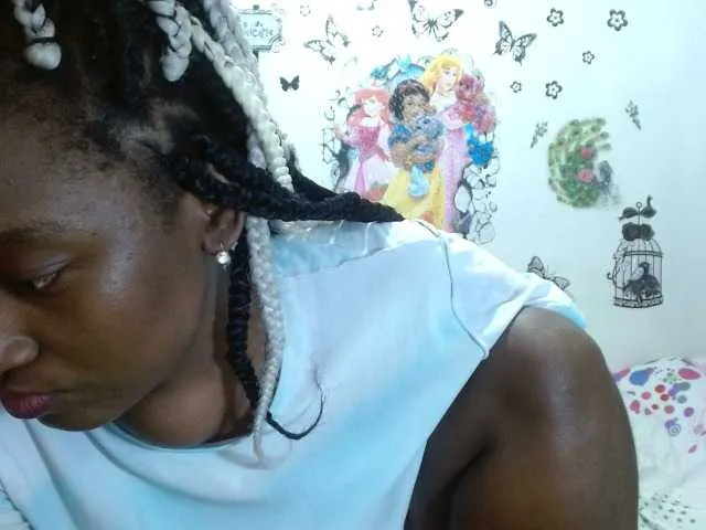 Live sex webcam photo for AndreaTuve #248858320