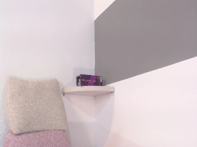 Live sex webcam photo for STORMY_FOXX #264028038